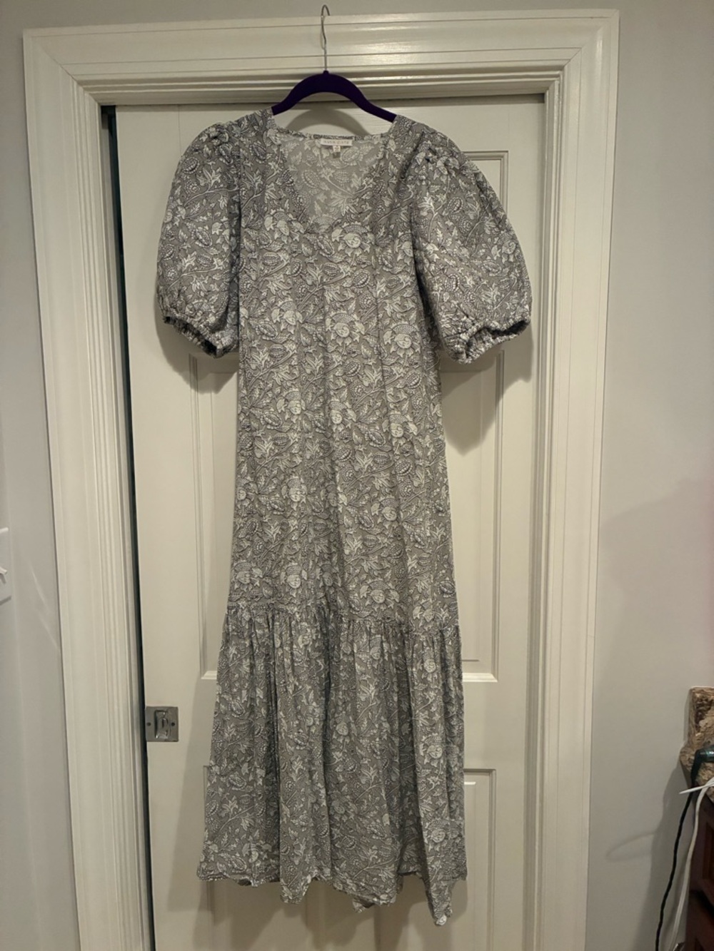 Floral Puff-Sleeve Maxi Dress in Light Gray